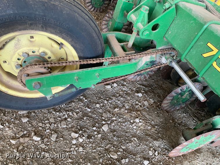 image for item LI9206 John Deere 7340 Max Emerge 2  planter