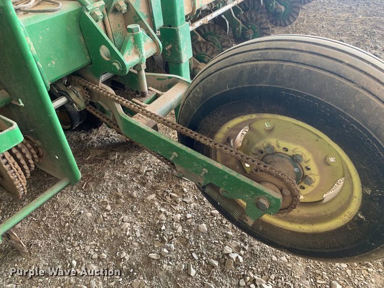 image for item LI9206 John Deere 7340 Max Emerge 2  planter