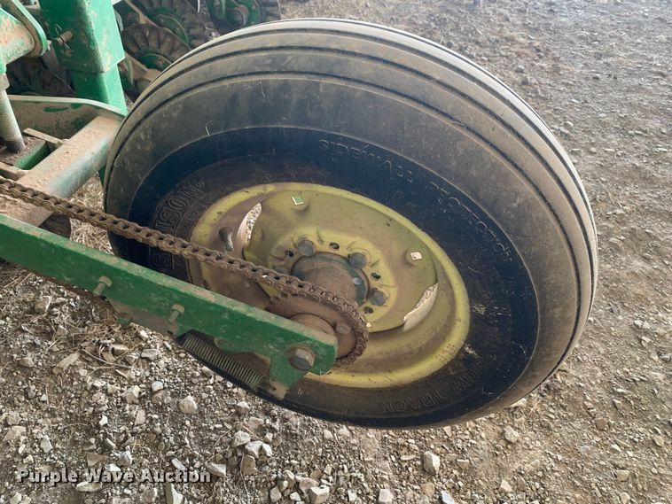 image for item LI9206 John Deere 7340 Max Emerge 2  planter