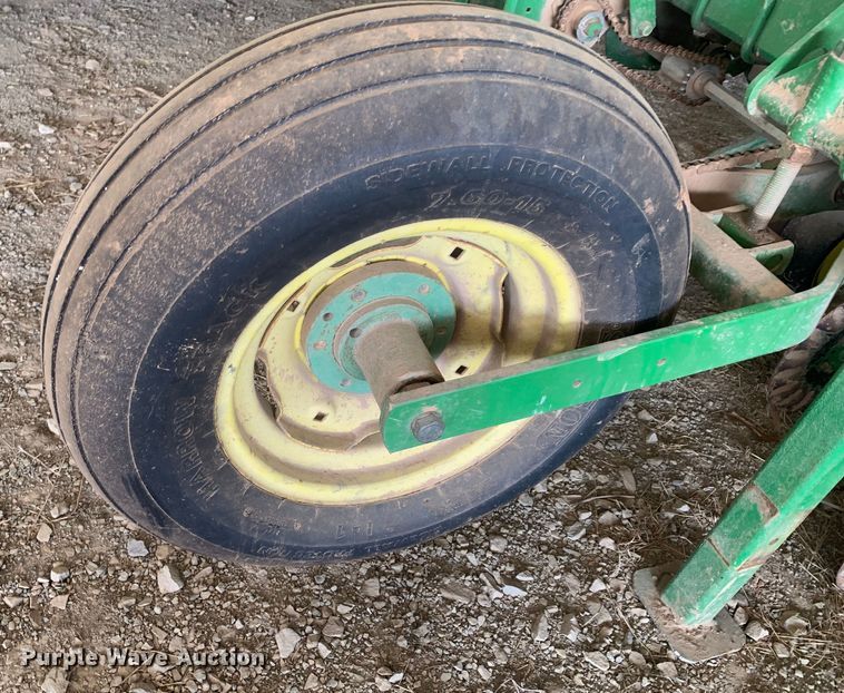 image for item LI9206 John Deere 7340 Max Emerge 2  planter