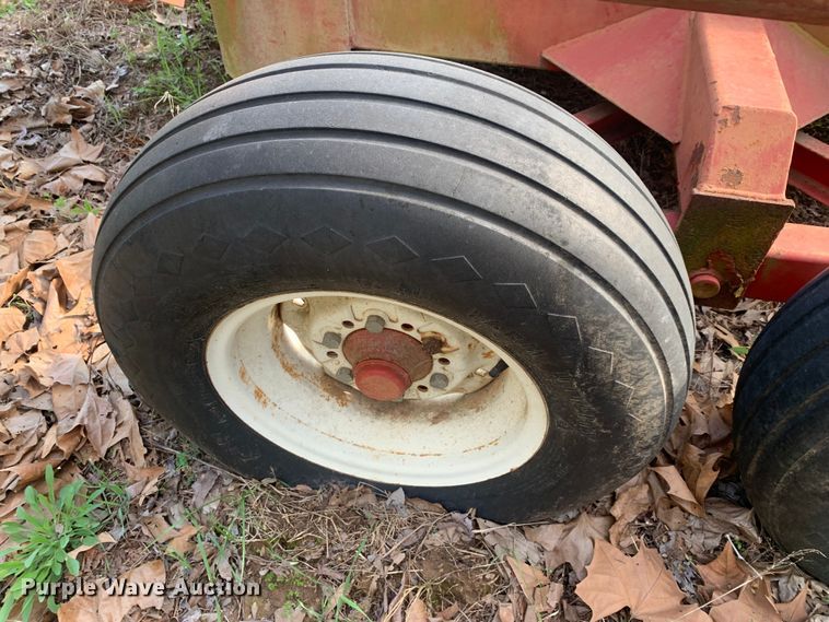 image for item LI9208 Techno-bale  hay bale mover