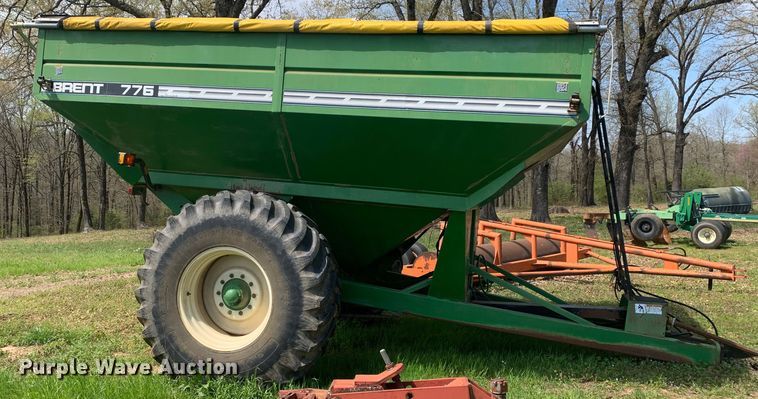 image for item LI9212 Brent 776  grain cart