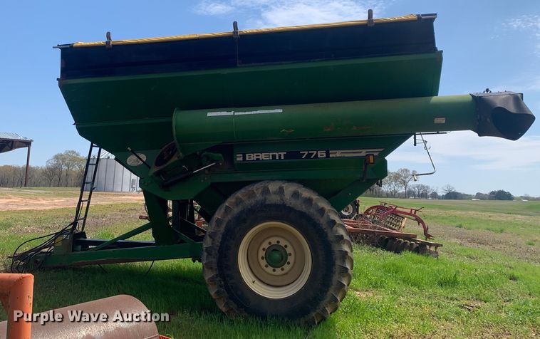 image for item LI9212 Brent 776  grain cart