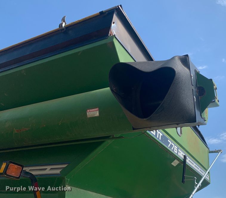 image for item LI9212 Brent 776  grain cart