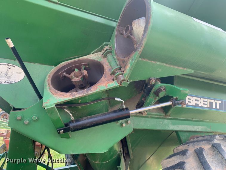 image for item LI9212 Brent 776  grain cart