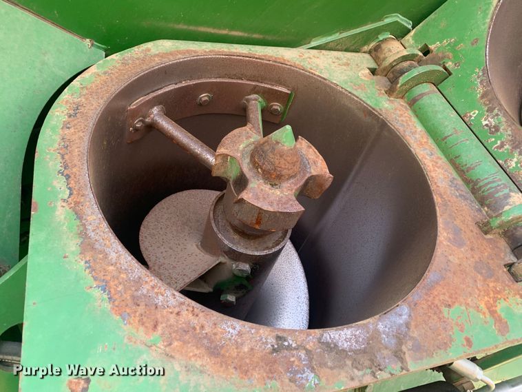 image for item LI9212 Brent 776  grain cart