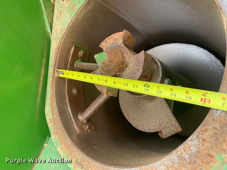 image for item LI9212 Brent 776  grain cart