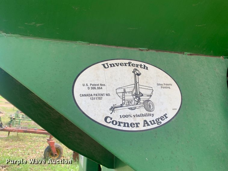 image for item LI9212 Brent 776  grain cart