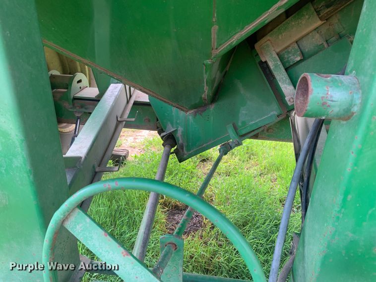 image for item LI9212 Brent 776  grain cart