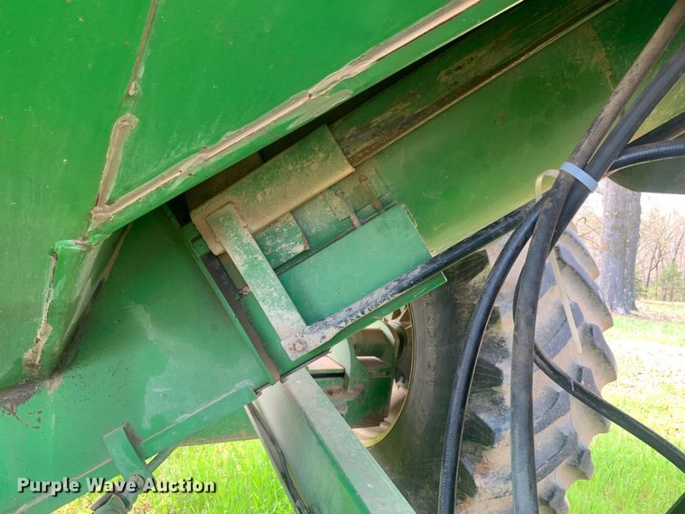 image for item LI9212 Brent 776  grain cart