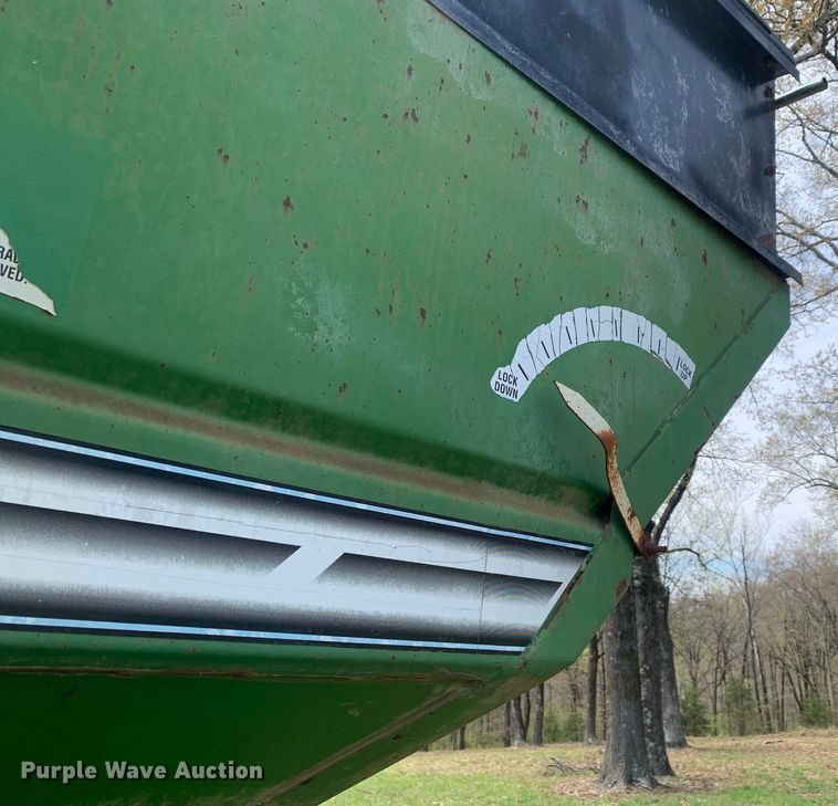 image for item LI9212 Brent 776  grain cart