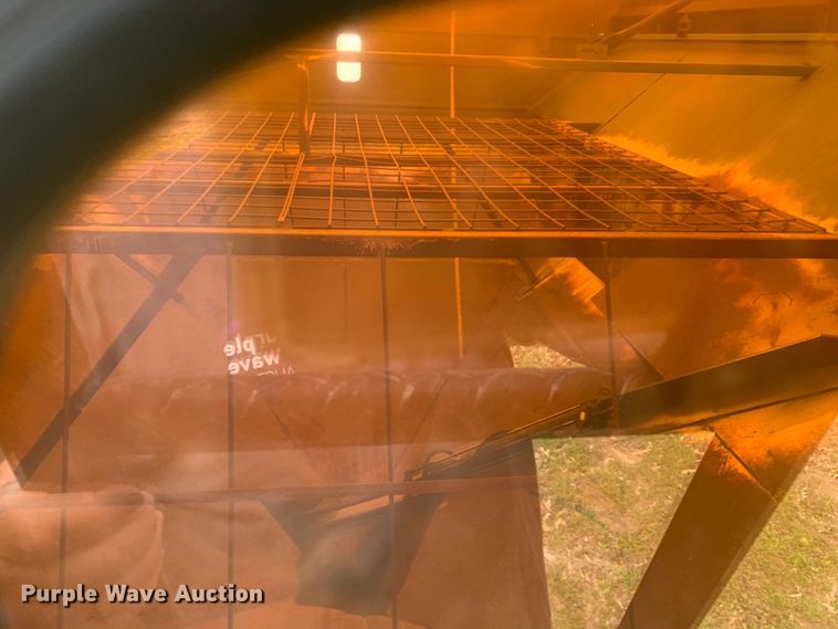 image for item LI9212 Brent 776  grain cart