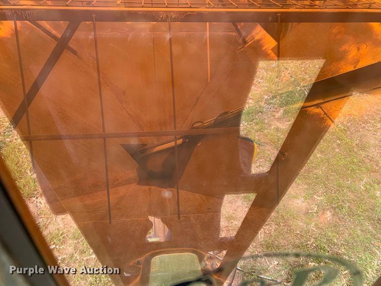 image for item LI9212 Brent 776  grain cart