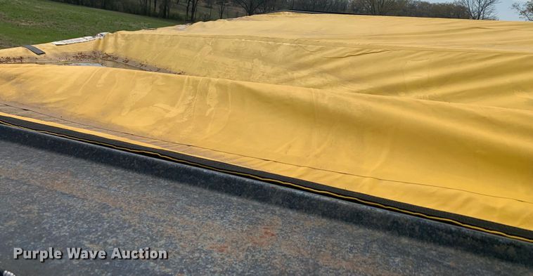 image for item LI9212 Brent 776  grain cart