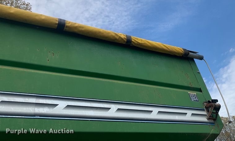 image for item LI9212 Brent 776  grain cart