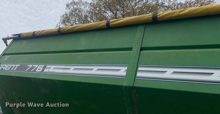 image for item LI9212 Brent 776  grain cart