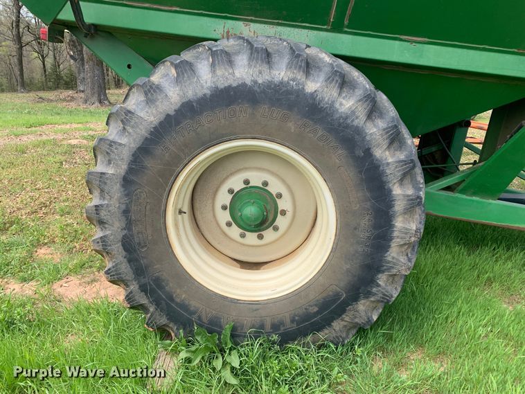 image for item LI9212 Brent 776  grain cart