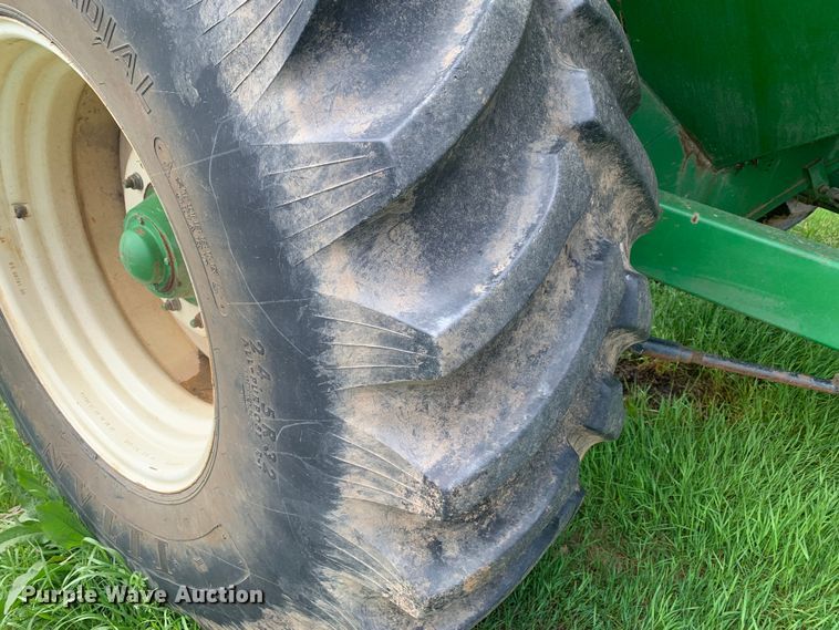 image for item LI9212 Brent 776  grain cart