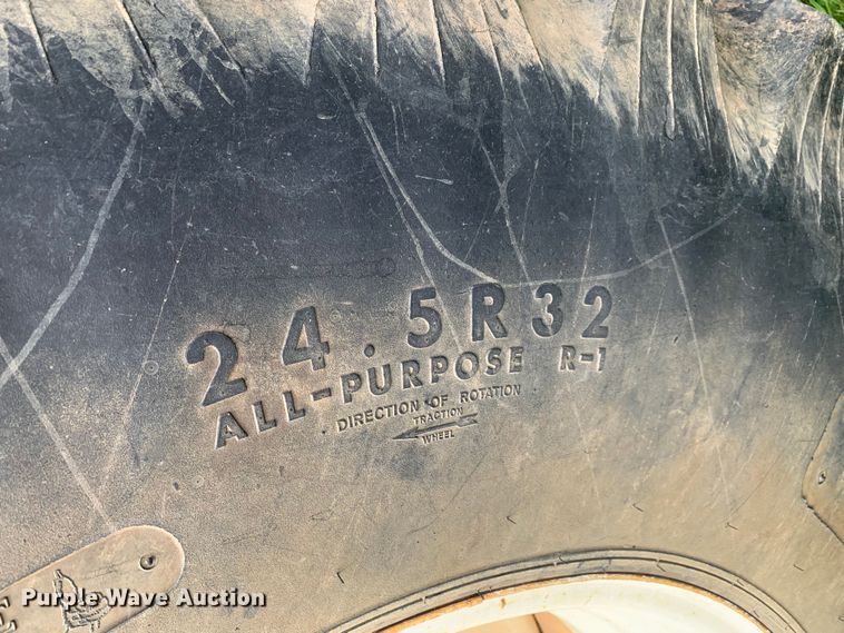 image for item LI9212 Brent 776  grain cart