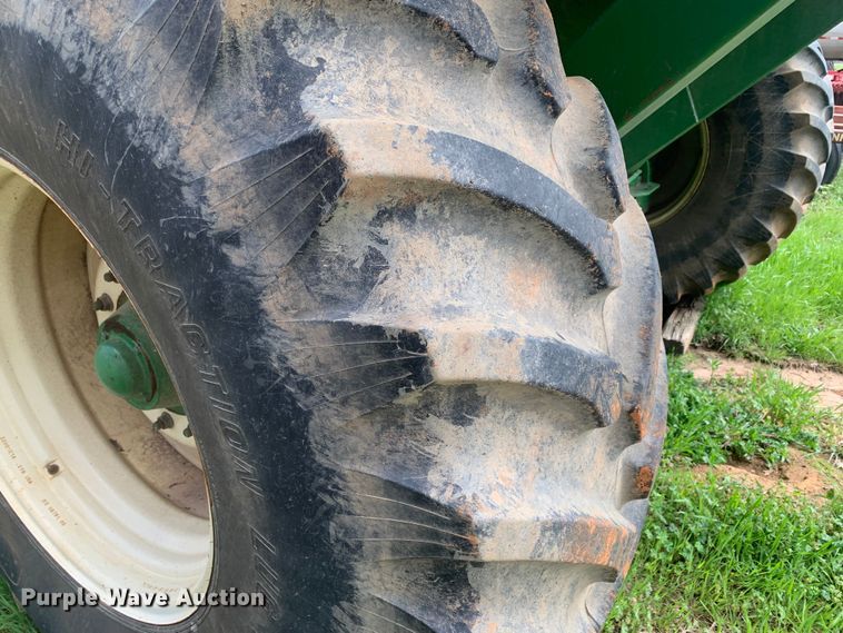 image for item LI9212 Brent 776  grain cart