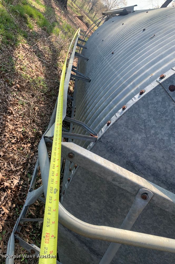 image for item LI9213 Roxell  grain bin