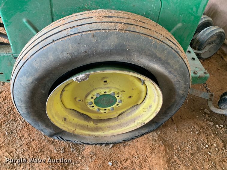 image for item LI9220 John Deere 450  grain drill