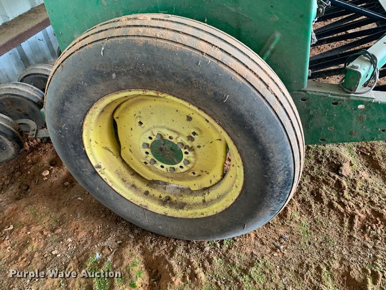 image for item LI9220 John Deere 450  grain drill