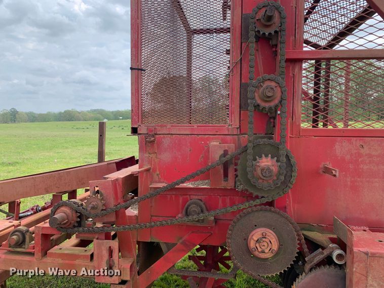 image for item LI9225 Bermuda King 6/NTSG/01  No-till sprig planter