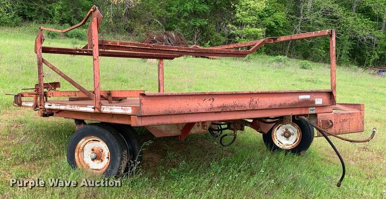 image for item LI9226 Hoelscher  bale accumulator