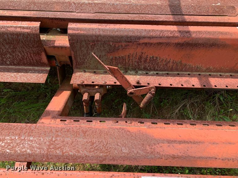 image for item LI9226 Hoelscher  bale accumulator