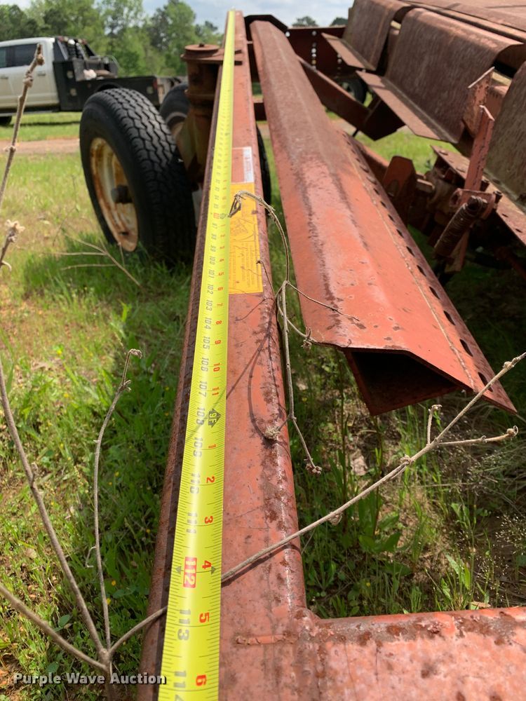 image for item LI9226 Hoelscher  bale accumulator