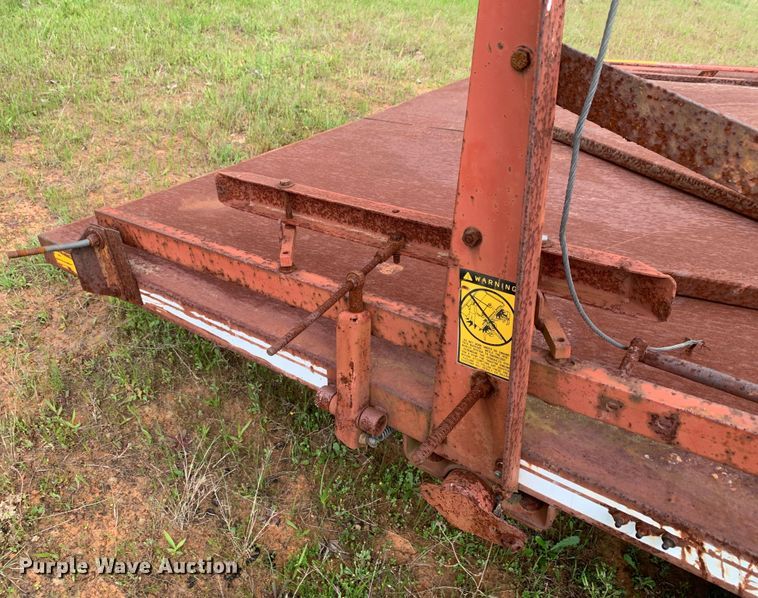 image for item LI9226 Hoelscher  bale accumulator