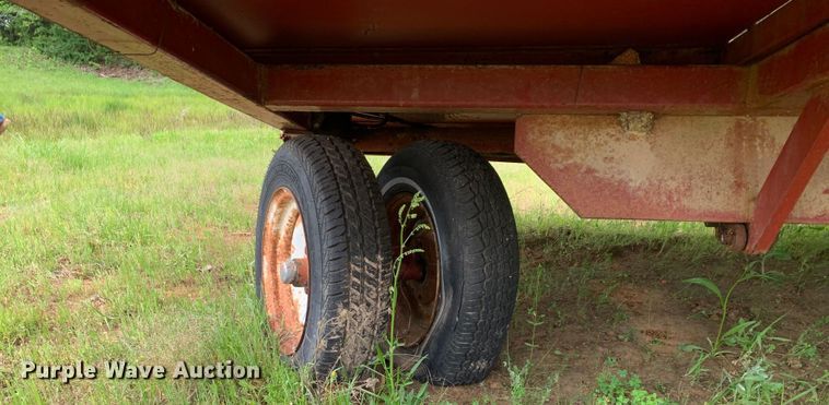 image for item LI9226 Hoelscher  bale accumulator