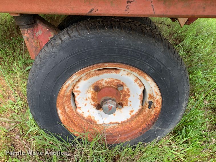 image for item LI9226 Hoelscher  bale accumulator