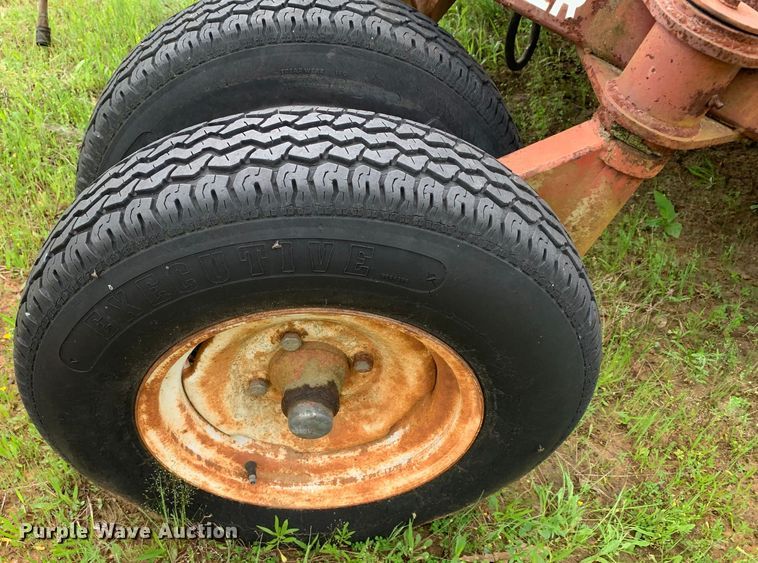 image for item LI9226 Hoelscher  bale accumulator