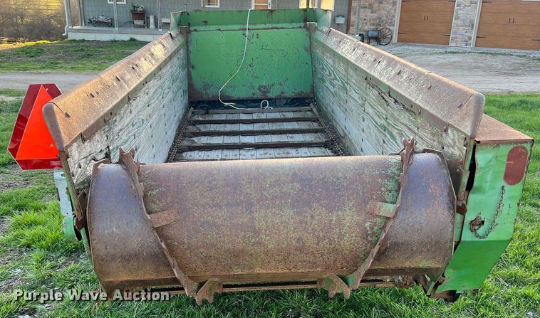 image for item LI9559 John Deere 54S  manure spreader