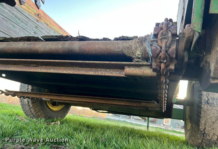 image for item LI9559 John Deere 54S  manure spreader