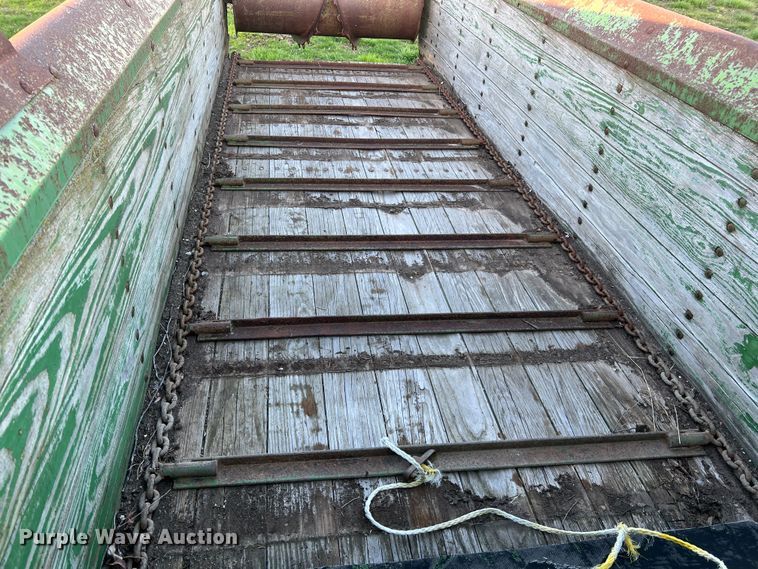 image for item LI9559 John Deere 54S  manure spreader