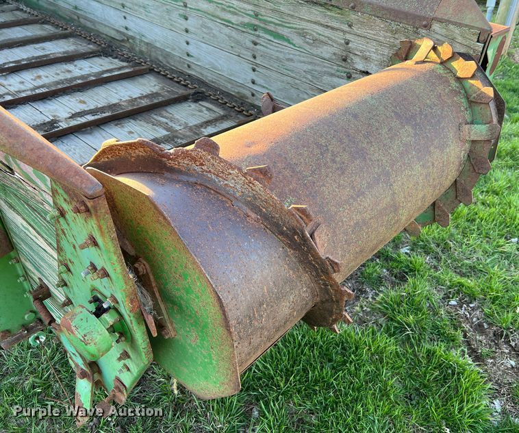 image for item LI9559 John Deere 54S  manure spreader