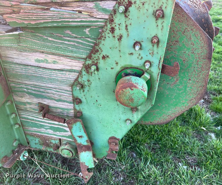 image for item LI9559 John Deere 54S  manure spreader