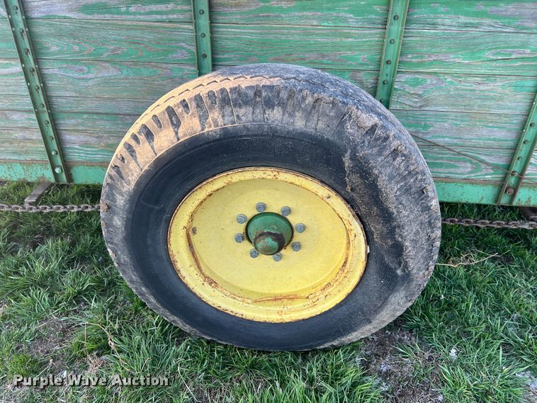 image for item LI9559 John Deere 54S  manure spreader