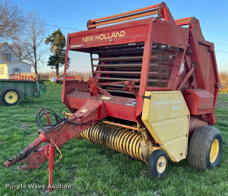 image for item LI9561 New Holland 851  round baler