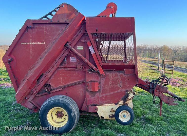 image for item LI9561 New Holland 851  round baler