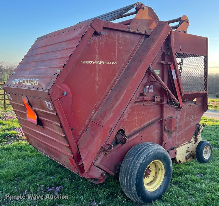 image for item LI9561 New Holland 851  round baler