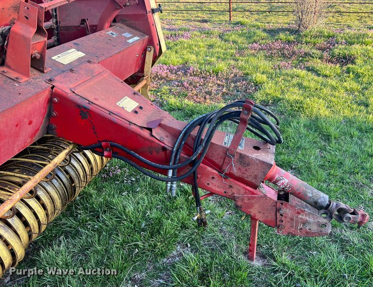 image for item LI9561 New Holland 851  round baler