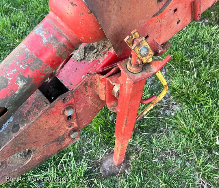 image for item LI9561 New Holland 851  round baler