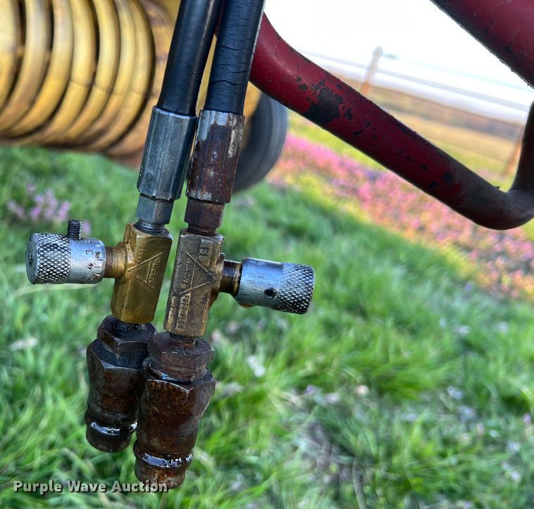 image for item LI9561 New Holland 851  round baler