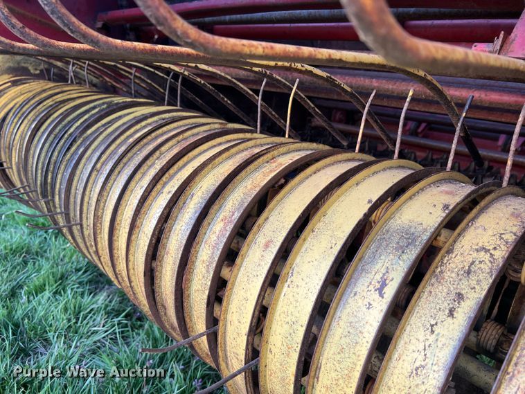 image for item LI9561 New Holland 851  round baler