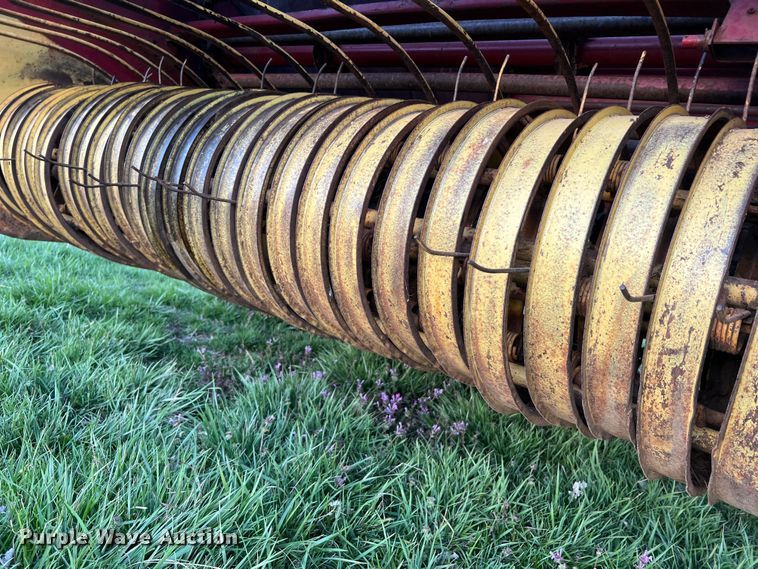 image for item LI9561 New Holland 851  round baler