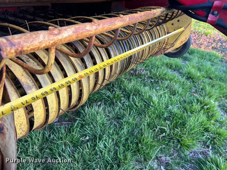 image for item LI9561 New Holland 851  round baler